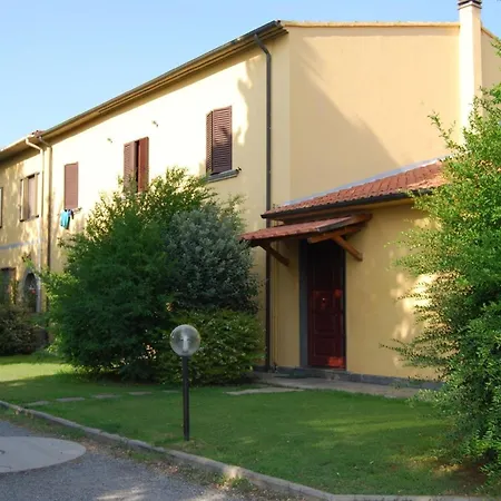 Schoene Wohnung Mit Garten In Cecina Apartment
